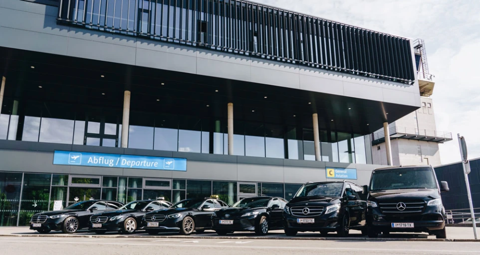 Betrouwbare taxi-transfer in Innsbruck en Tirol met moderne Mercedes-vloot.