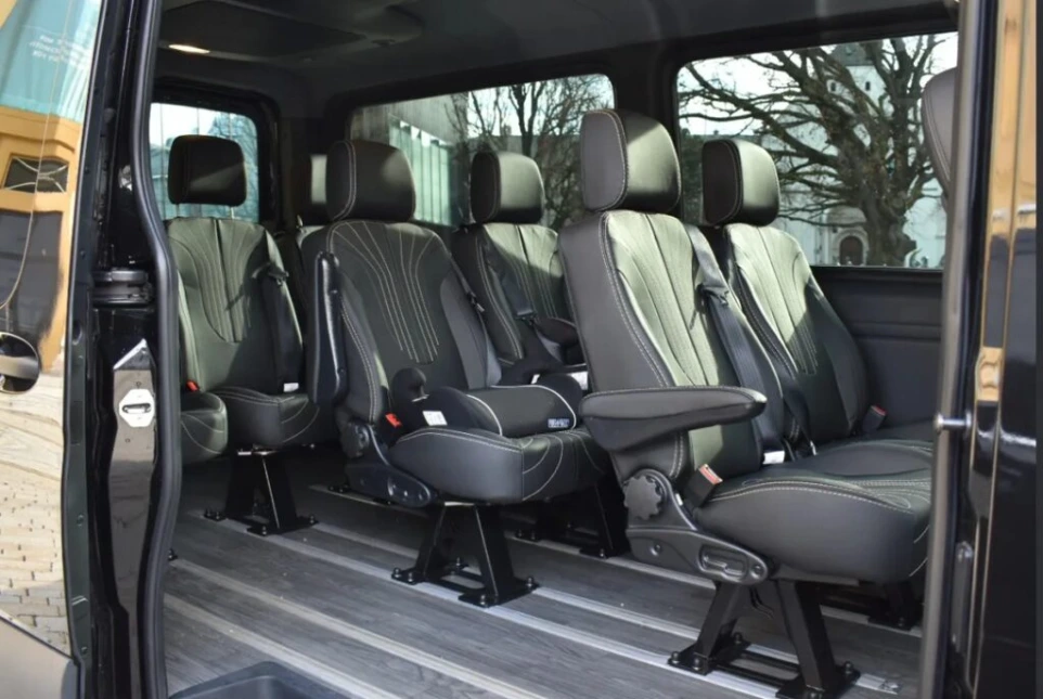 Comfortabele hoteltransfer in Tirol met Mercedes limousine of bus van VIP Taxi Tirol.