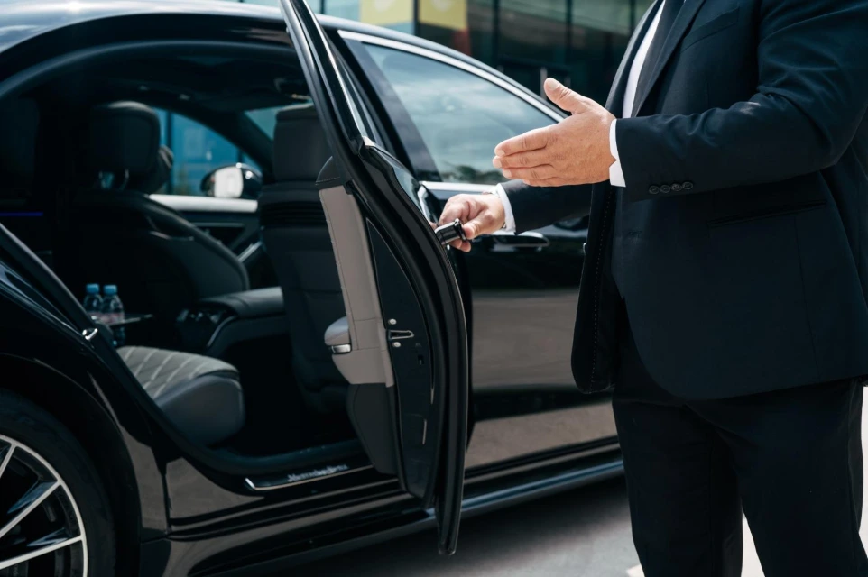 Chauffeur bei Mercedes S Limousine