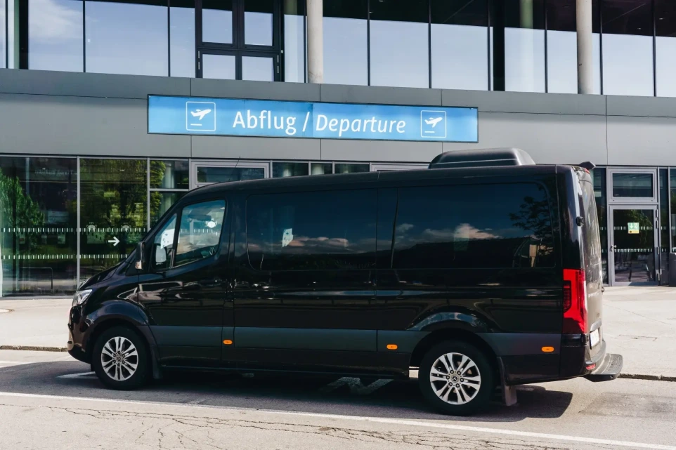 Mercedes Vito für komfortable Personen- und Flughafentransfers in Innsbruck